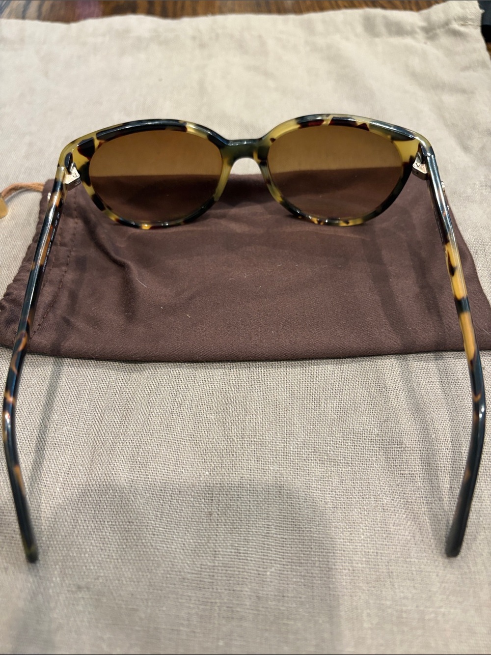 Tory Burch Tortoiseshell Frame Sunglasses with Brown Lenses - Picture 5 of 7